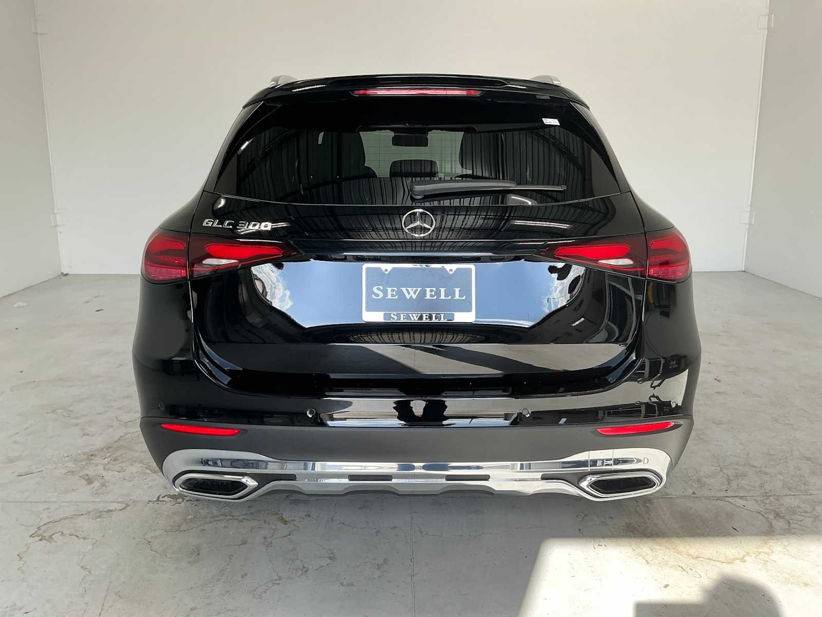 Certified Used 2026 Black Mercedes-Benz GLC 300 image 5