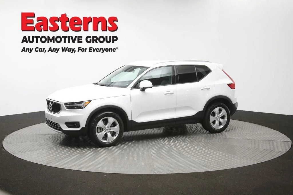 Used 2022 White Volvo Momentum image 57