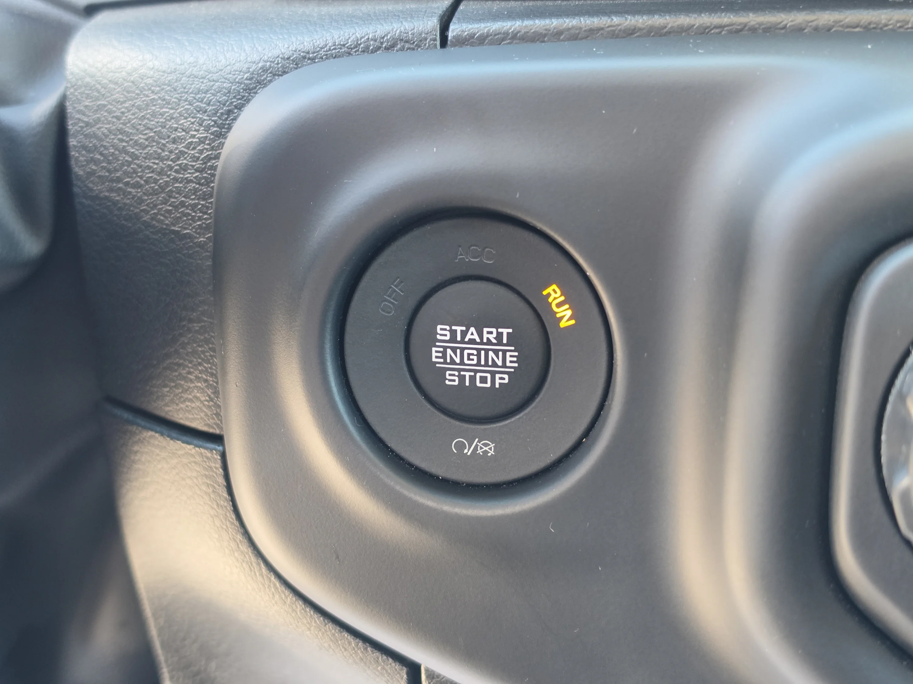 Used 2023 Sting-Gray Clearcoat Jeep Rubicon image 38