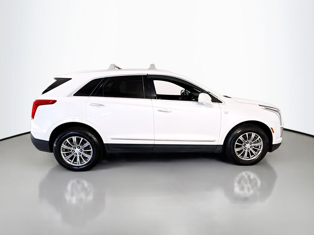 Used 2018 Crystal White Tricoat Cadillac Luxury AWD image 13
