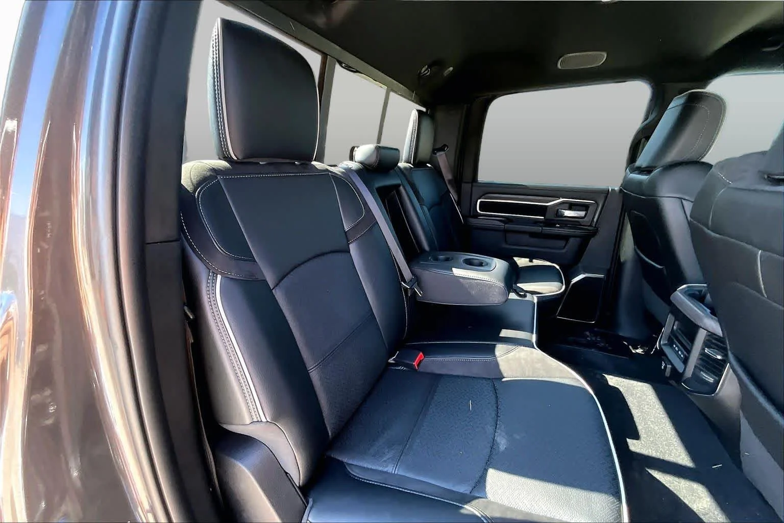 New 2026 Granite Crystal Metallic Clear-Coat Exterior Paint RAM Laramie image 22