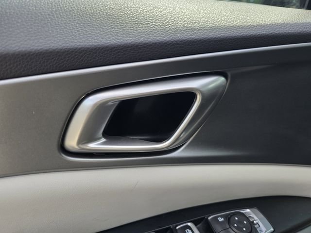 Used 2024  Kia LX image 20