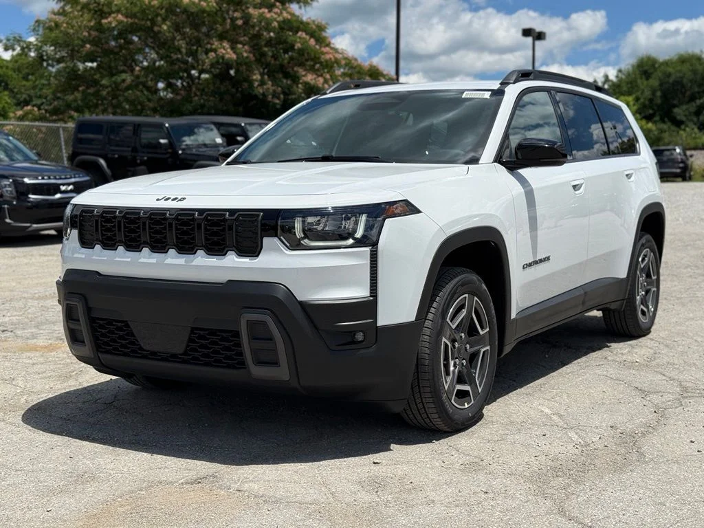 New 2026 Bright White Clear-Coat Exterior Paint Jeep Limited image 2