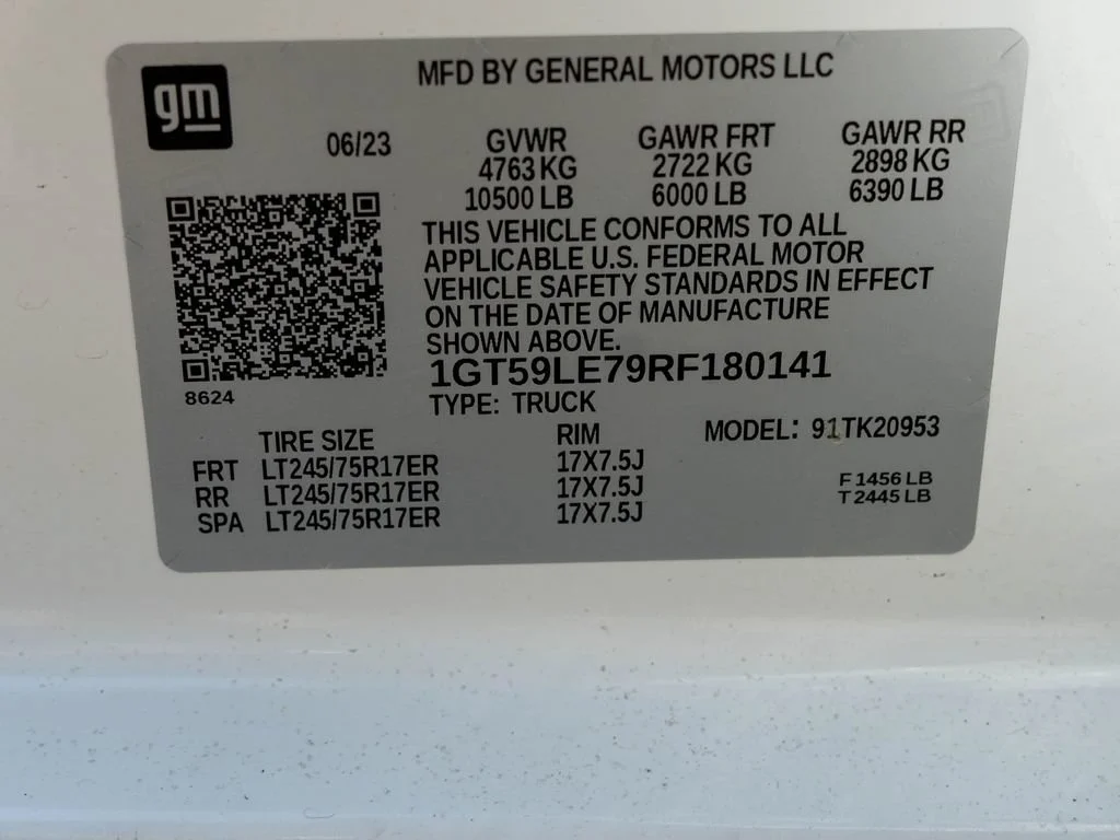 Used 2024 Summit White GMC Pro image 33
