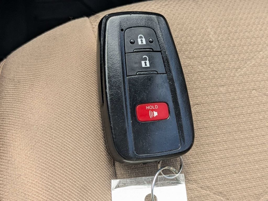 Used 2019 Green Toyota XLE image 38