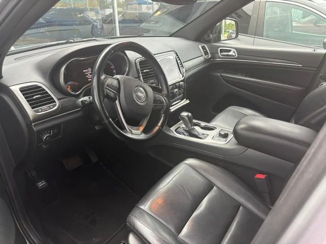 Used 2021 Silver Jeep Limited image 3
