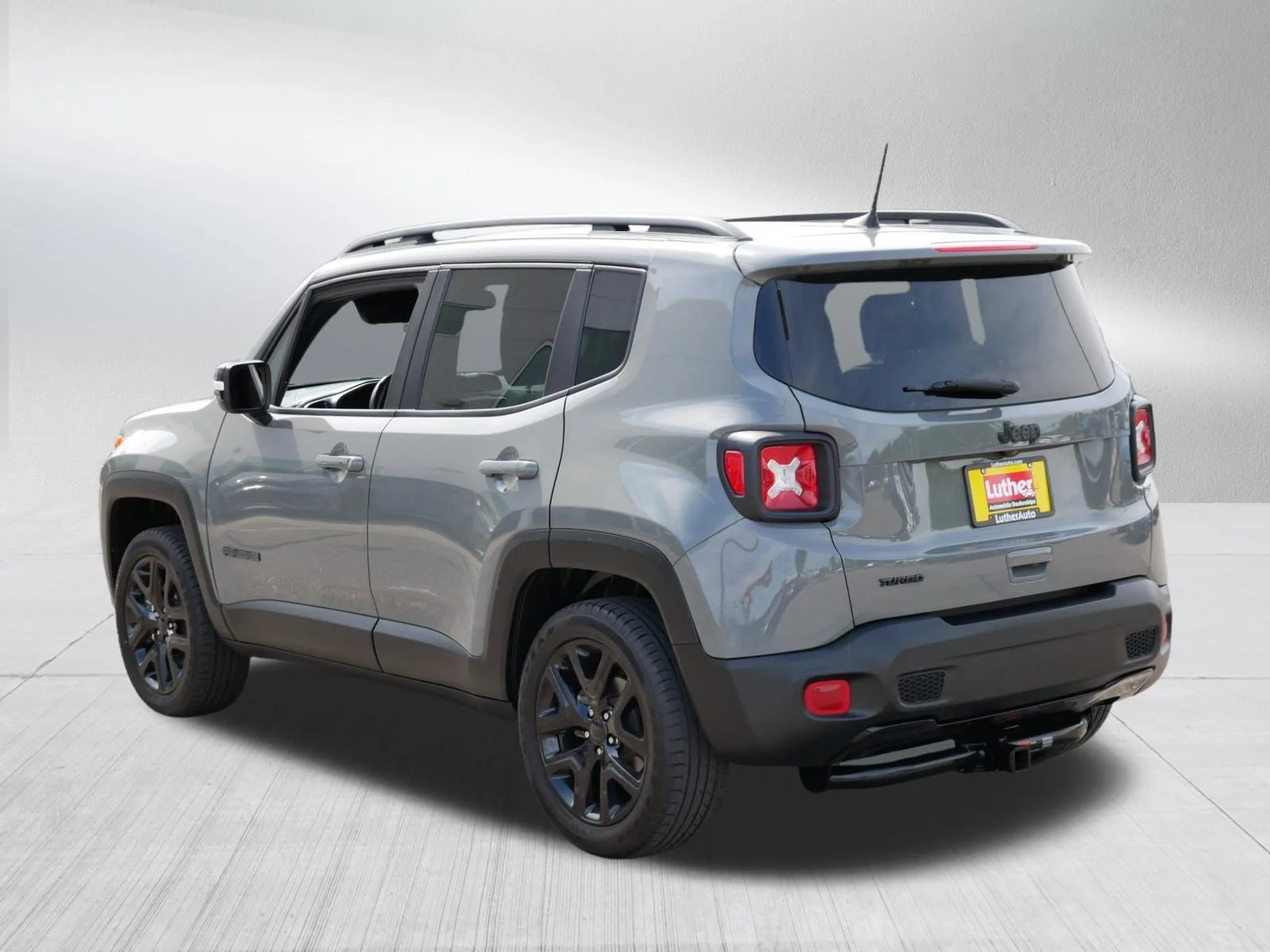 Used 2022 Sting-Gray Clearcoat Jeep Altitude image 5