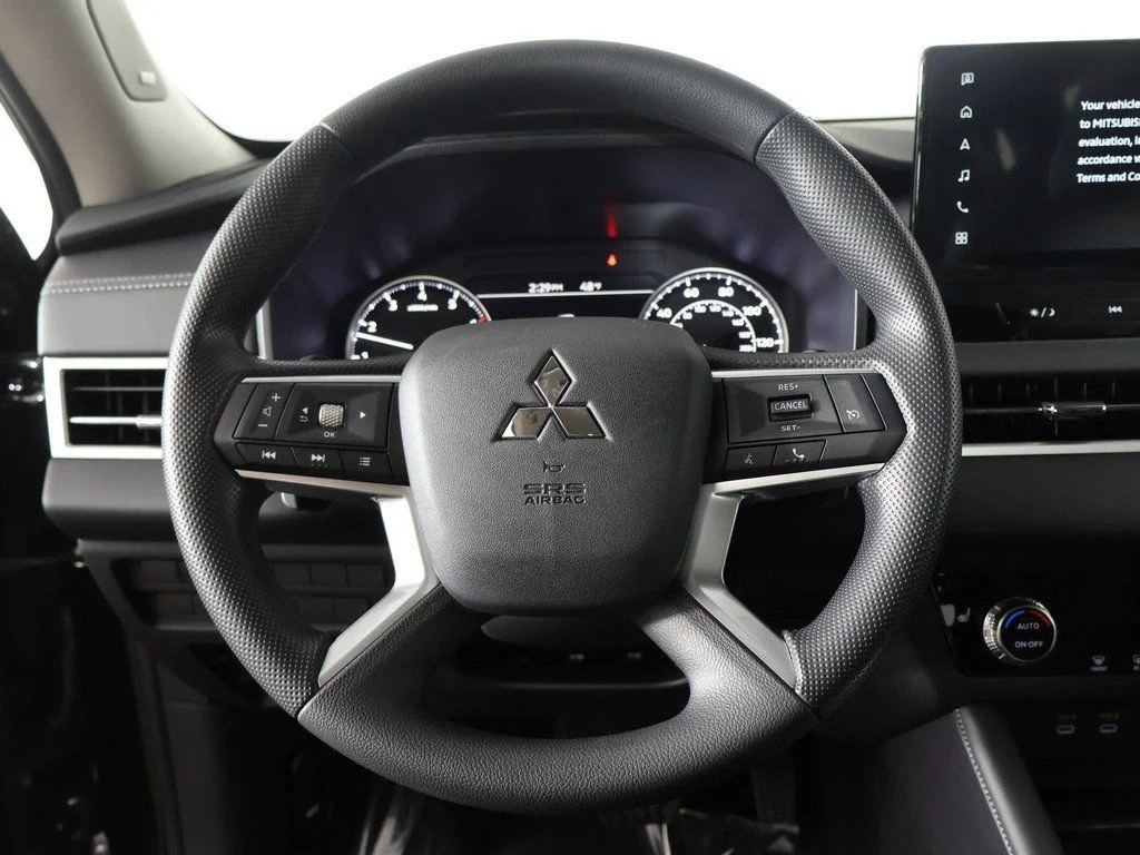 New 2026 Black Mitsubishi ES image 40