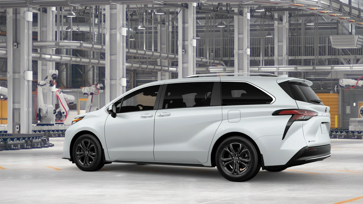 New 2026 Wind Chill Pearl Toyota Platinum image 5