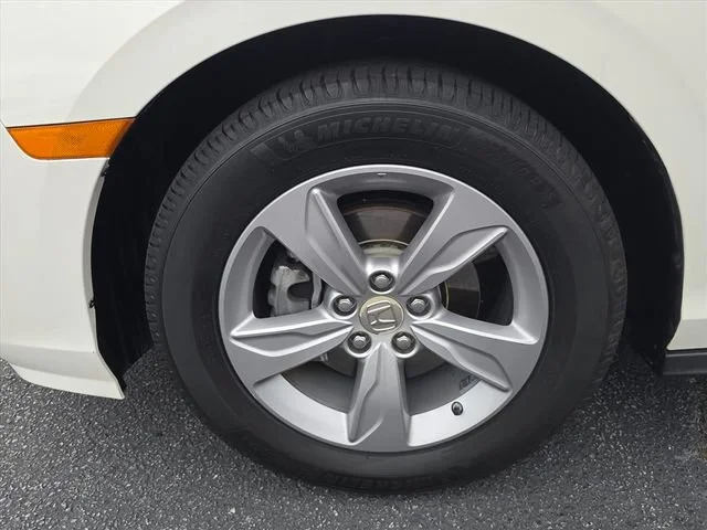 Used 2018 White Honda EX-L image 29