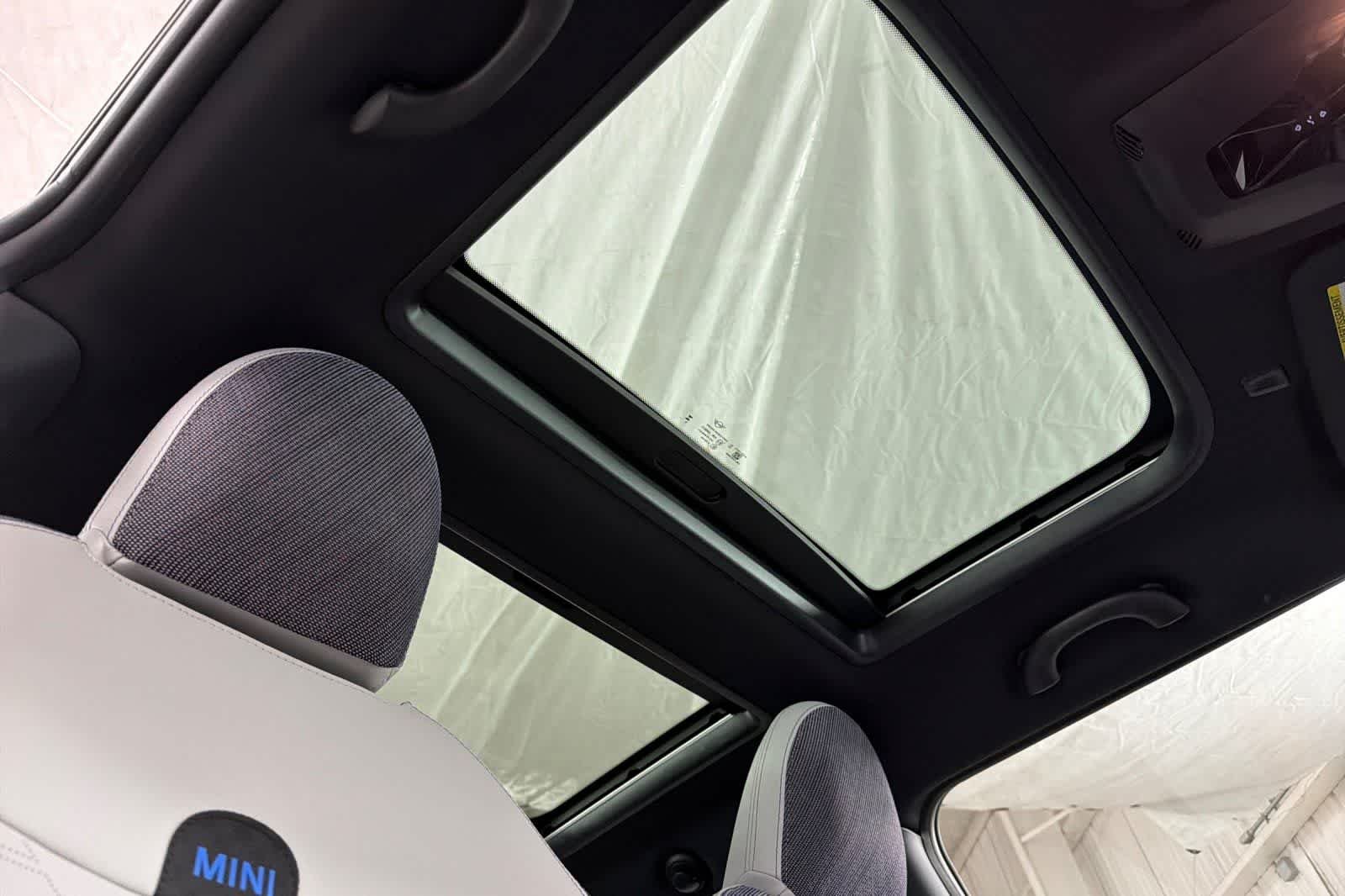 2026 MINI Hardtop 2 Door Base - Photo 17