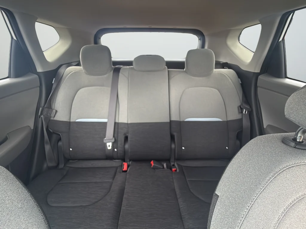 New 2027 Snow White Pearl Kia LX image 31