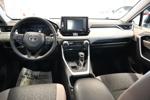 2022 Toyota RAV4 XLE - Photo 13