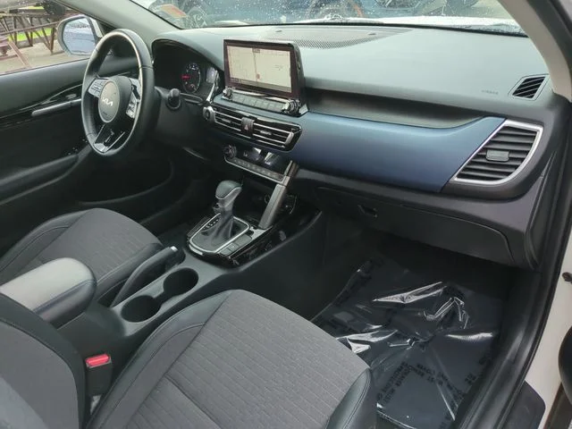 Used 2023 White Kia S image 9