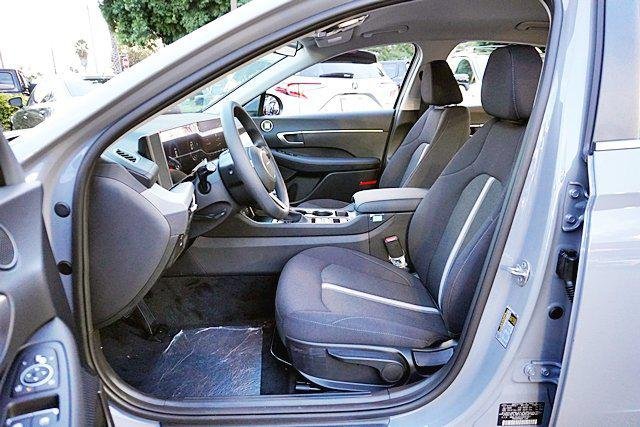 New 2026 Blue Hyundai SE image 21