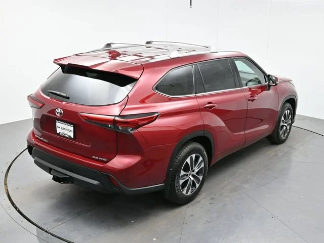Used 2022 Ruby Flare Pearl Toyota XLE image 40