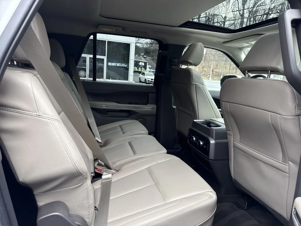 Used 2021 Oxford White Ford XLT image 31