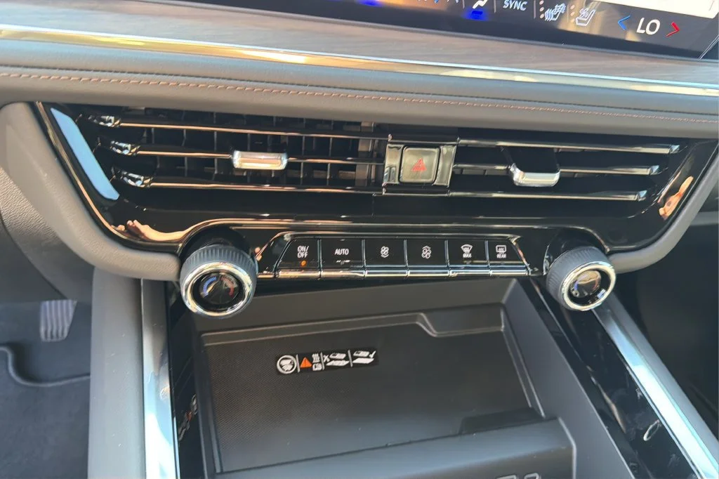 New 2026 Polar White Tricoat Chevrolet High Country image 30