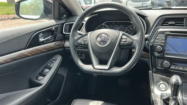 Used 2018 Silver Nissan Platinum image 24