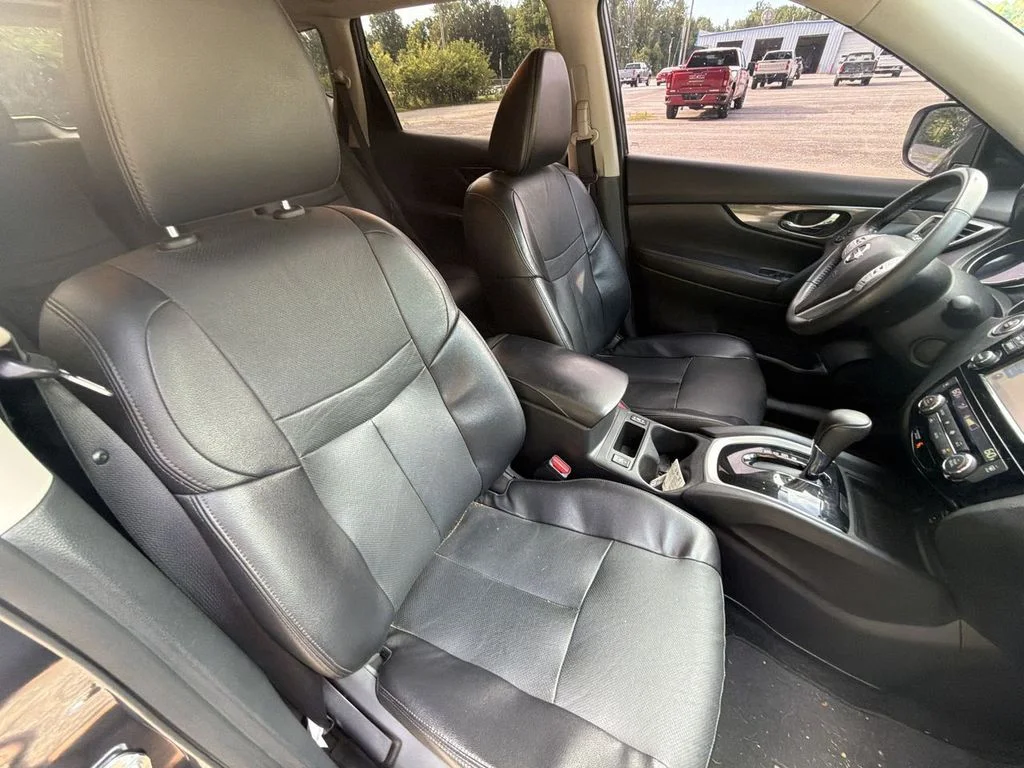Used 2016 Blue Nissan SL image 25