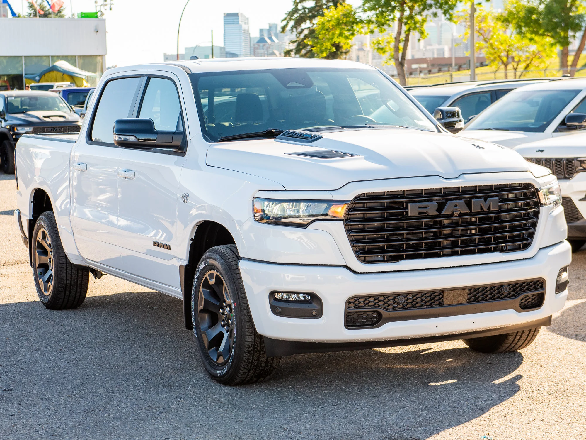 New 2026 White RAM Sport* Crew Cab 4x4, 5.7L HEMI V8, Panoramic Sunroof, 3.92 Rear Axle image 9