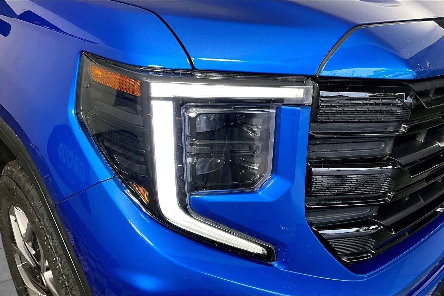 Used 2022 Dynamic Blue Metallic GMC Elevation image 27