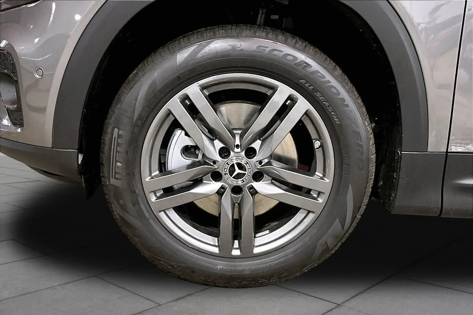 New 2026 Mountain Grey Metallic Mercedes-Benz GLB 250 image 18