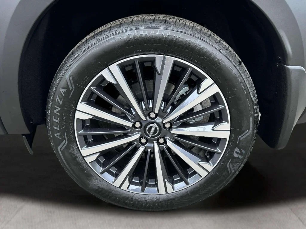 New 2026 Everest White Pearl/Black Nissan Platinum image 10