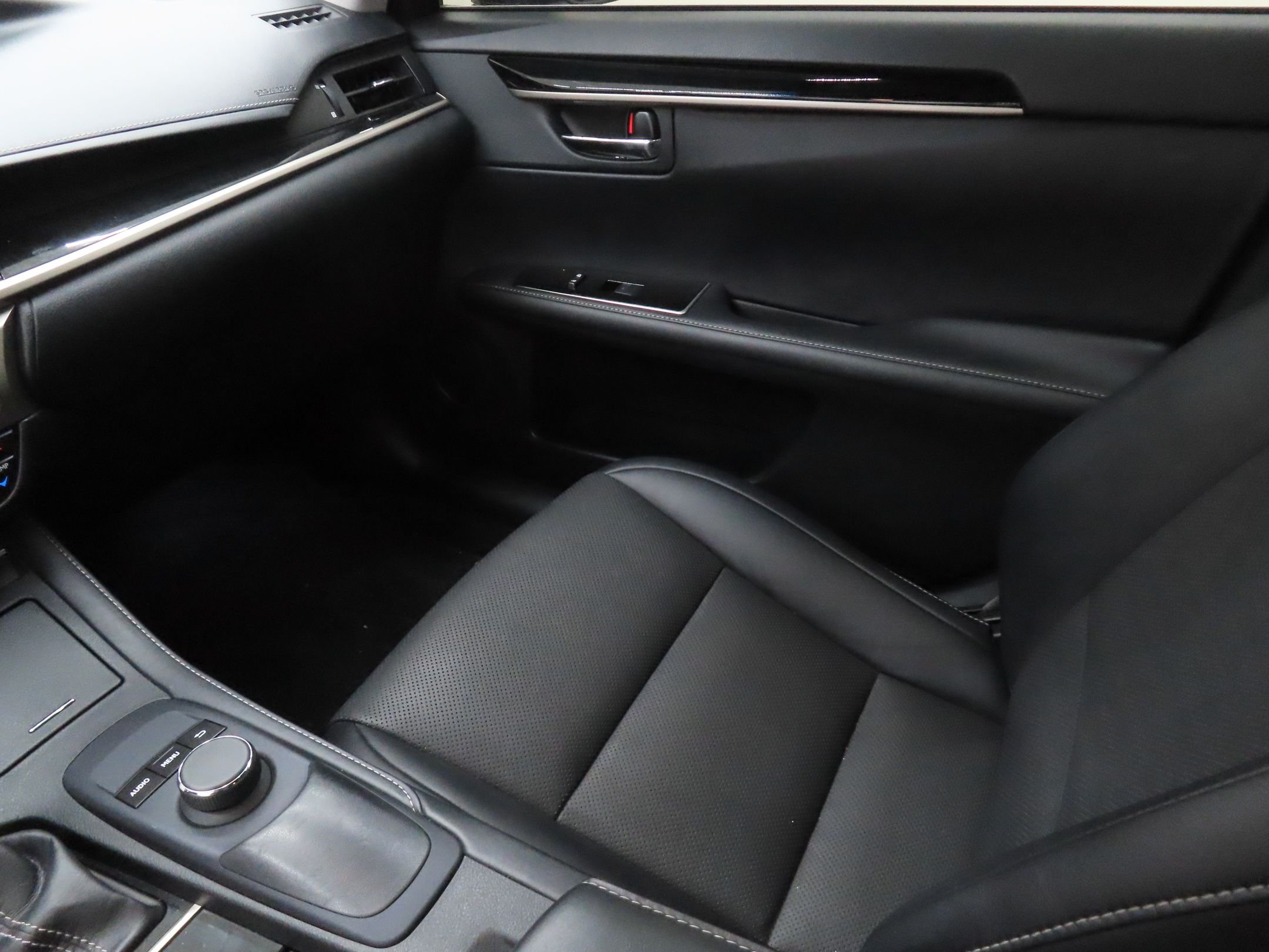 Used 2016  Lexus 350 image 19
