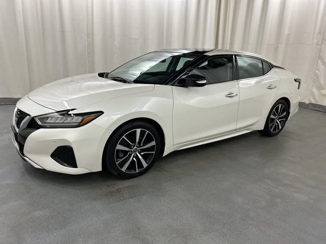 Used 2023  Nissan 3.5 SL image 2