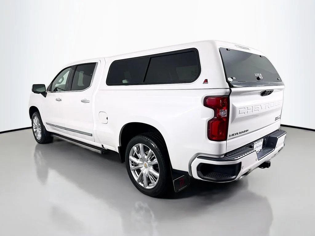 Used 2023 Beige Chevrolet High Country image 3