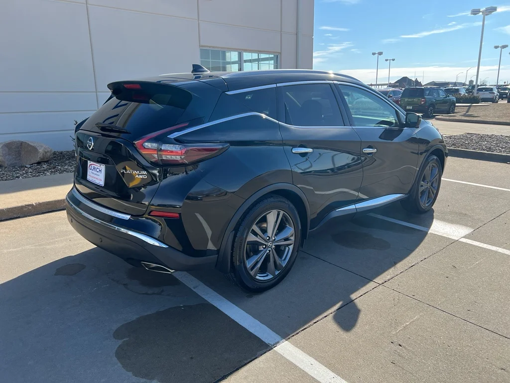 Used 2020 Super Black Metallic Nissan Platinum image 10