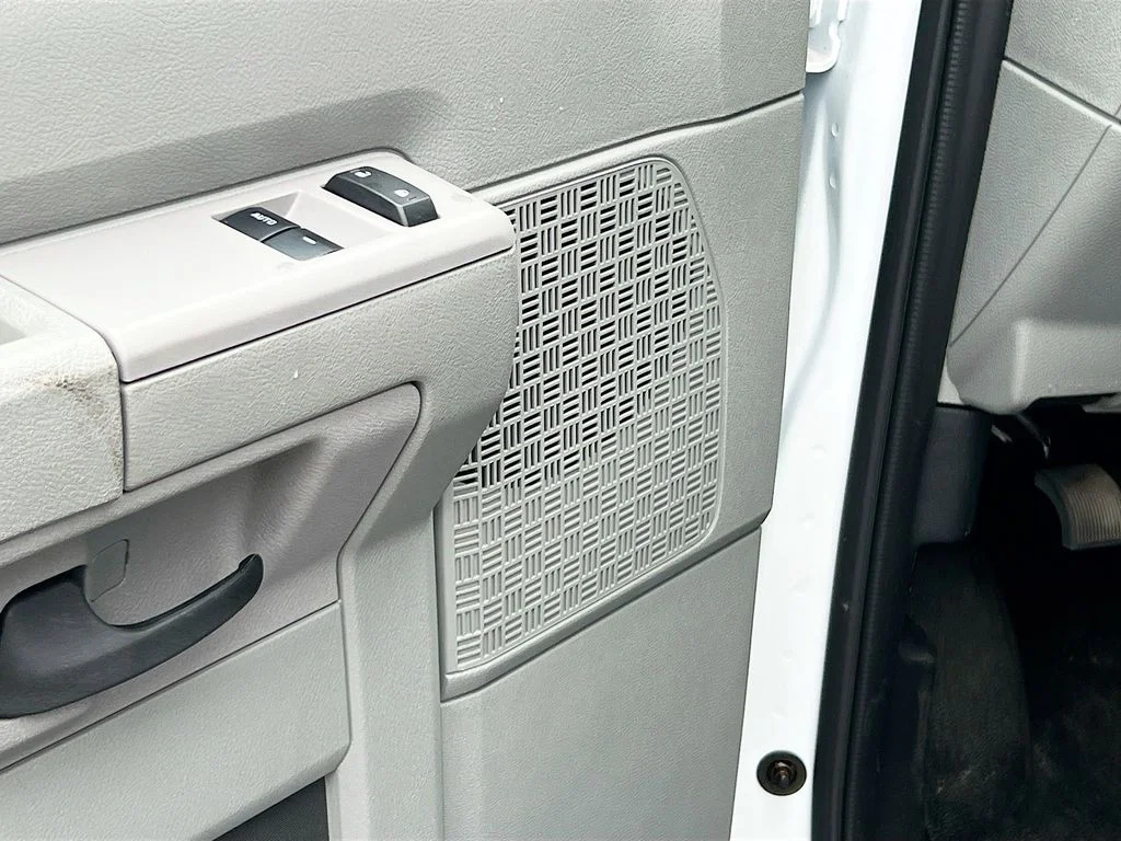 2025 Ford E-Series Cutaway Base - Photo 12
