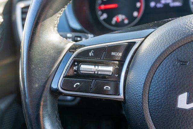 Used 2023 White Kia S image 24