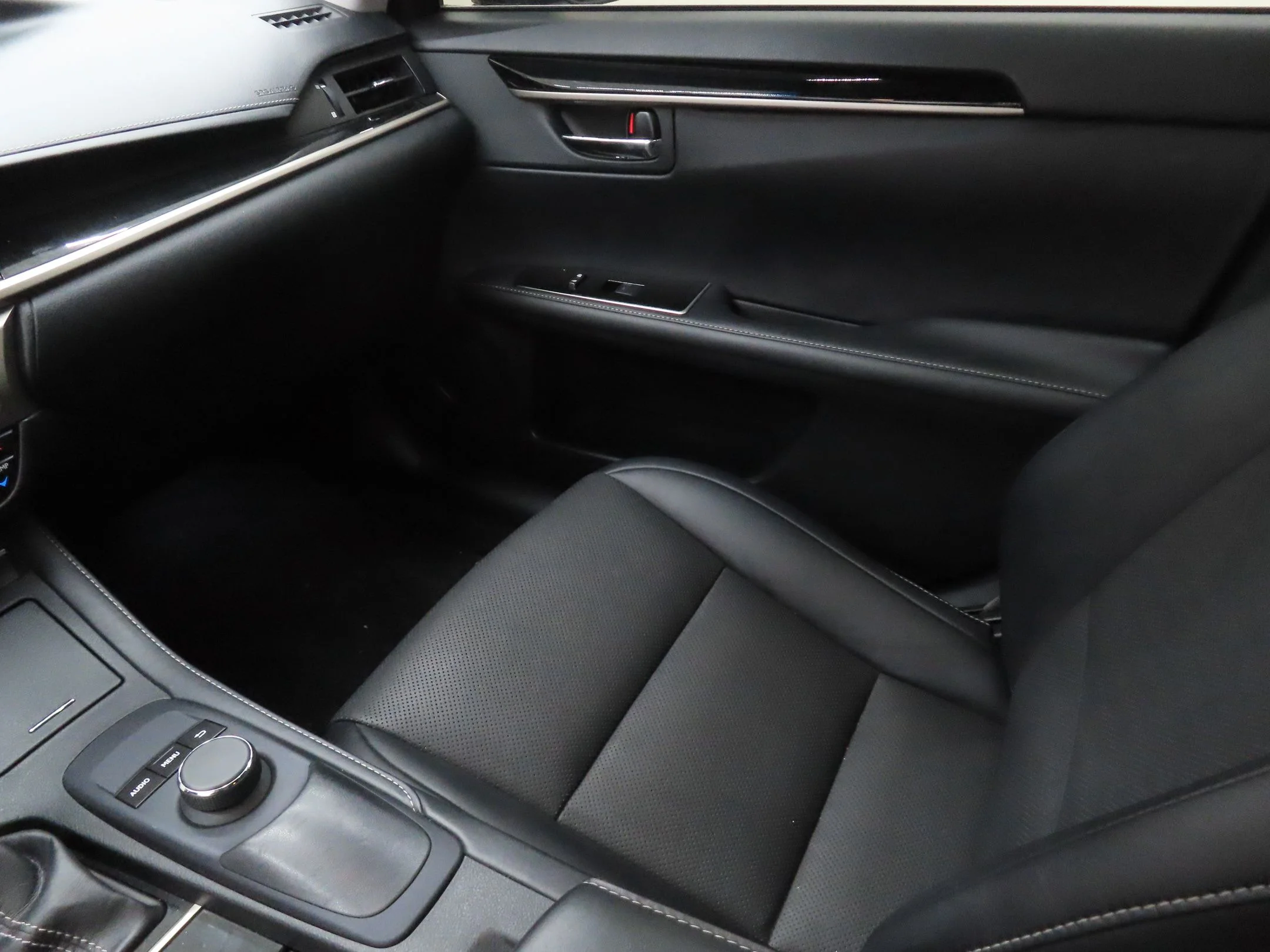 Used 2016  Lexus 350 image 19