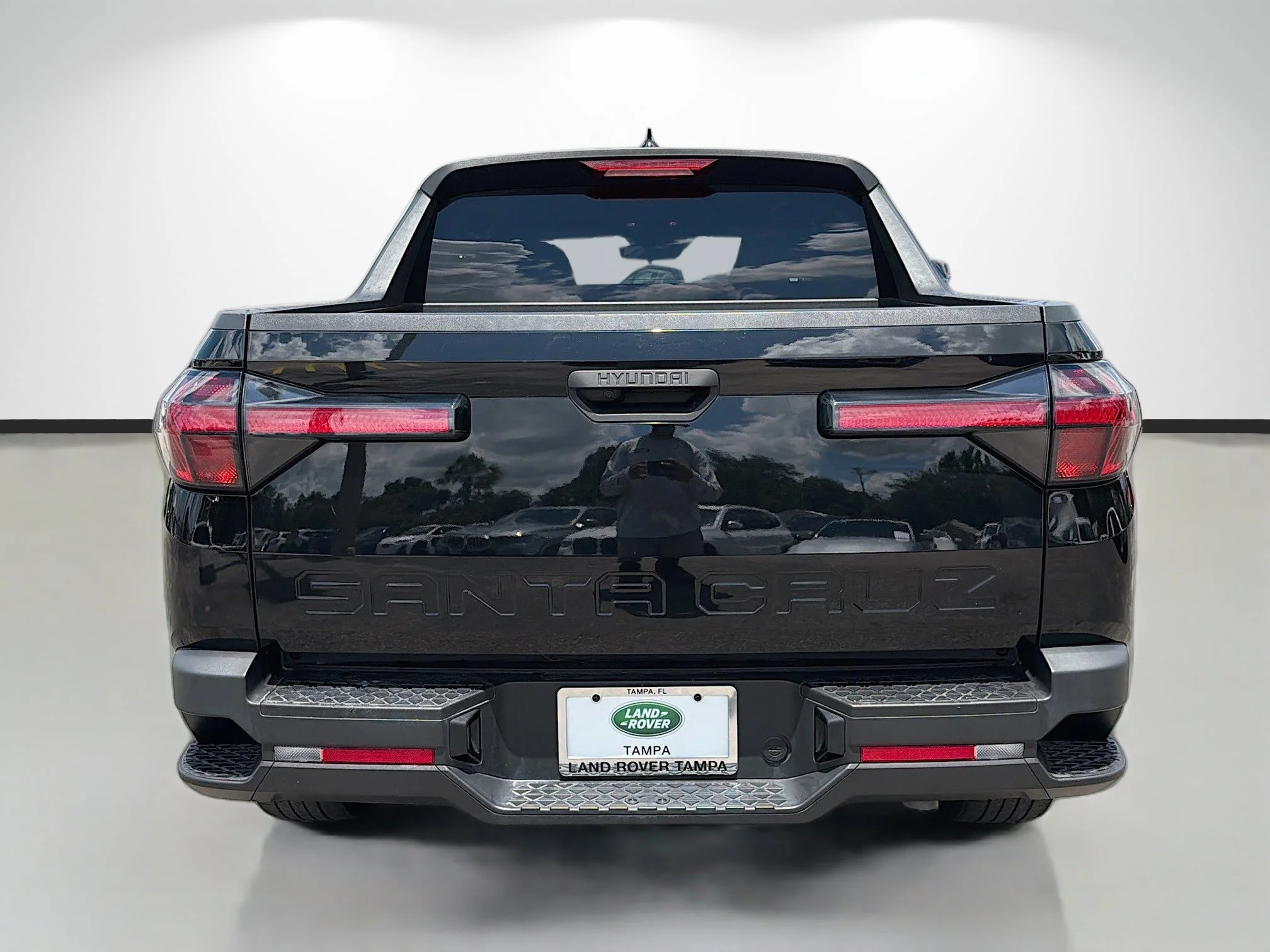 Used 2022 Phantom Black Hyundai SEL image 4