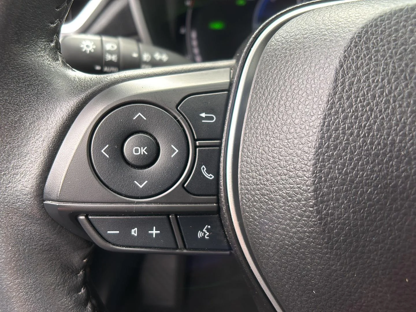 Used 2023 Wind Chill Pearl Toyota XSE image 30