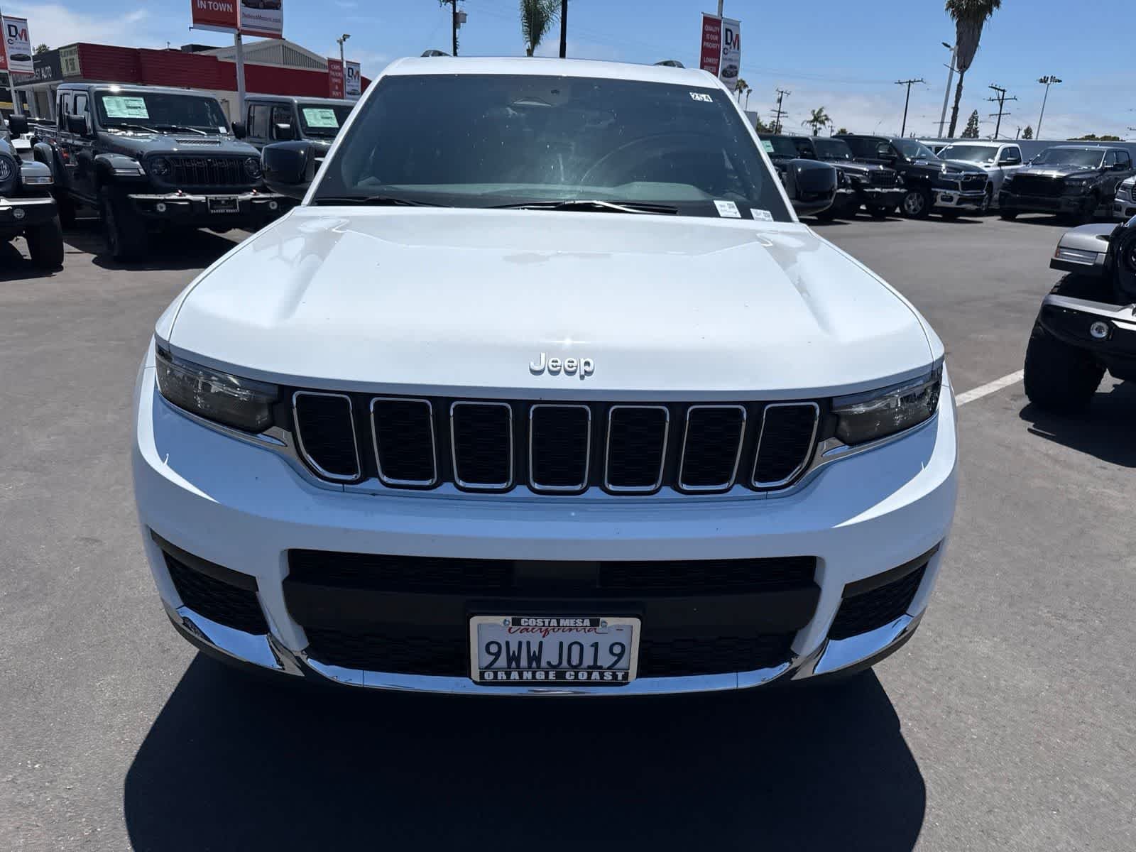 Used 2025 Bright White Clearcoat Jeep Laredo X image 4
