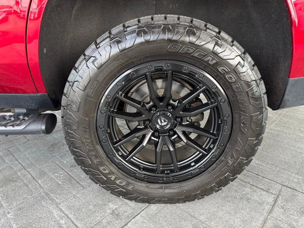 Used 2021 Red Chevrolet Z71 image 4