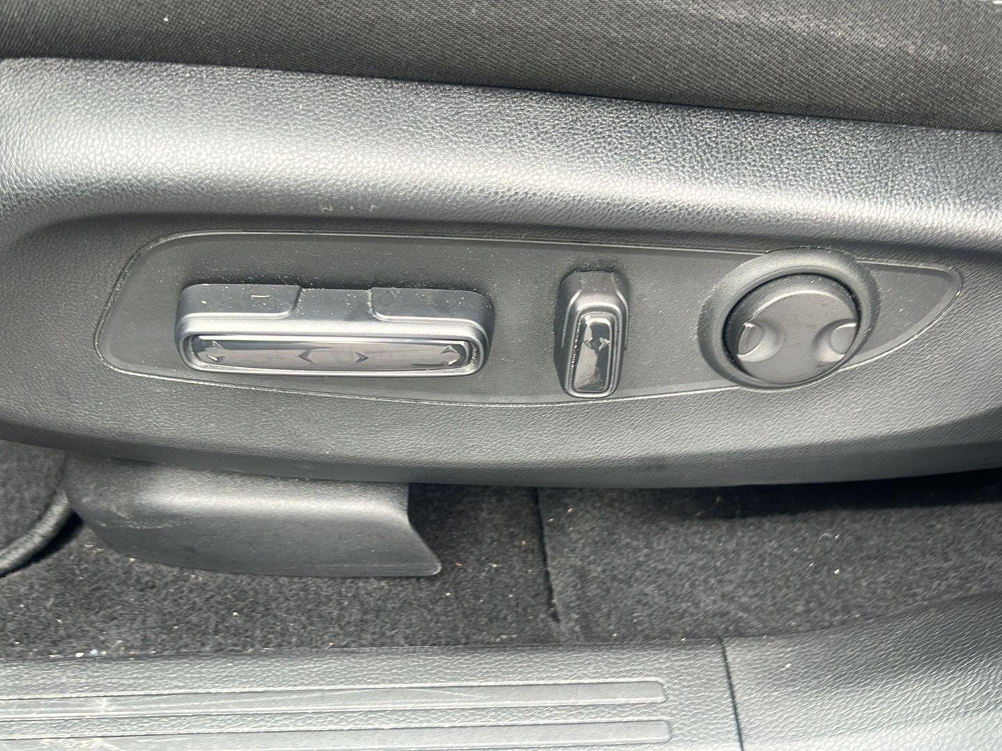 Used 2024 Lunar Silver Metallic Honda EX image 3