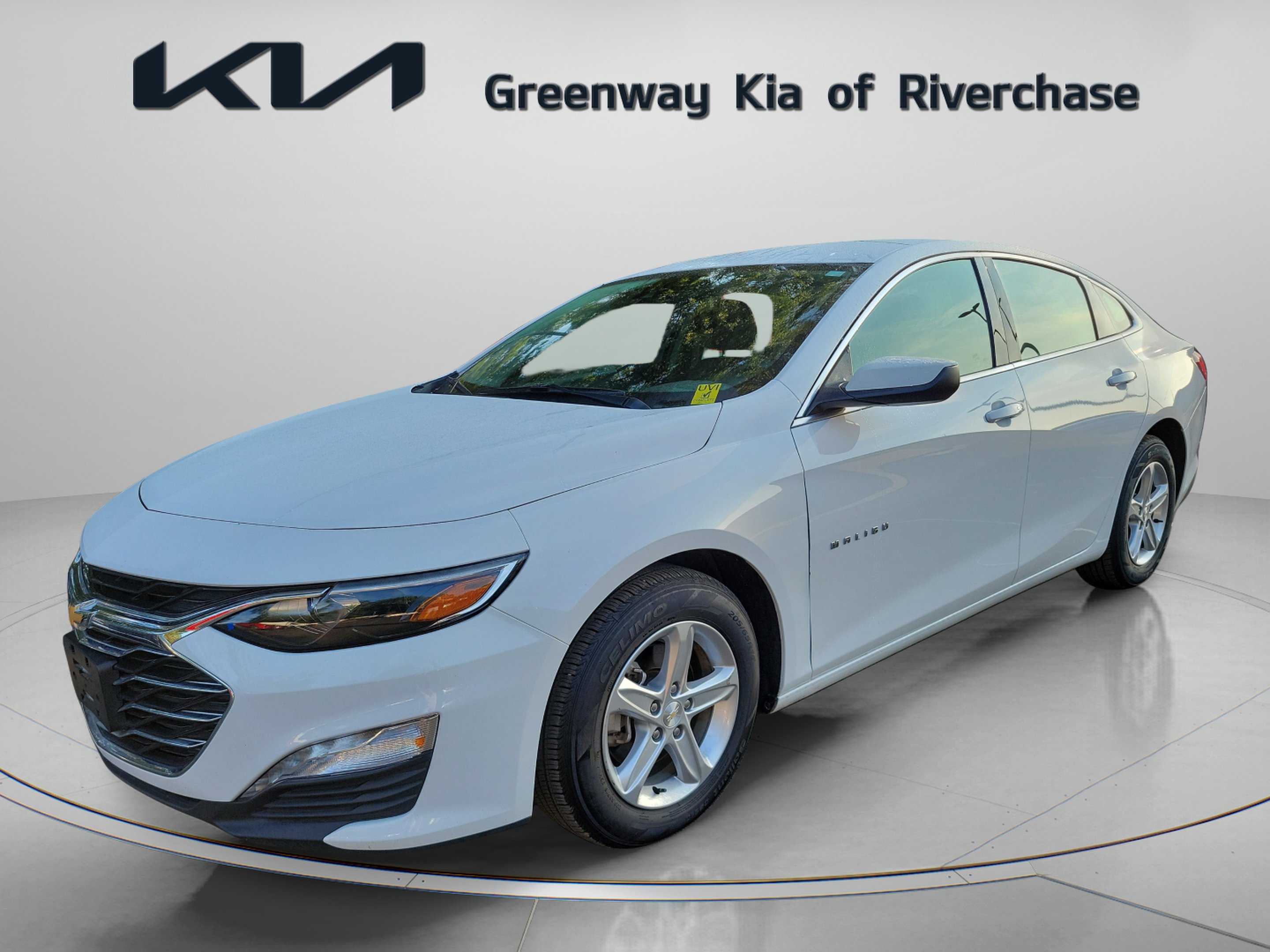 Used 2024 Summit White Chevrolet LT image 3