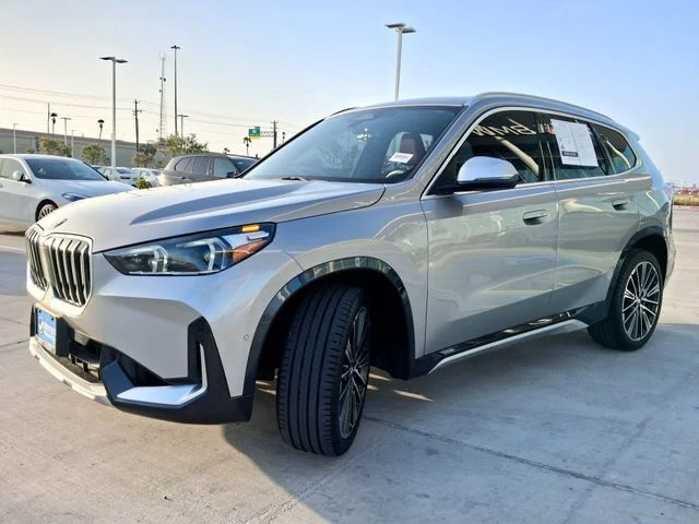 Used 2024 Silver BMW xDrive28i image 3
