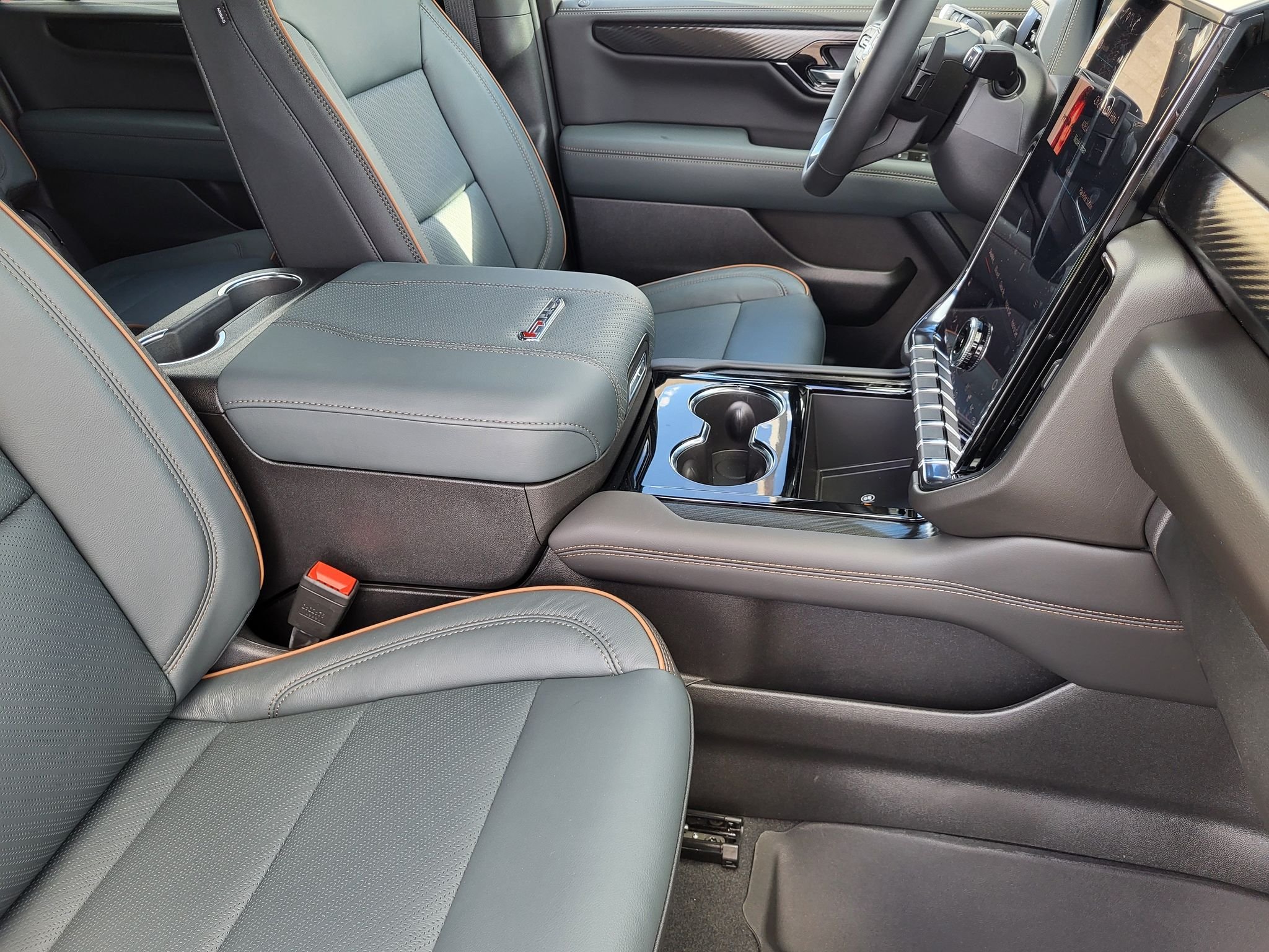2026 GMC Yukon XL AT4 - Photo 9