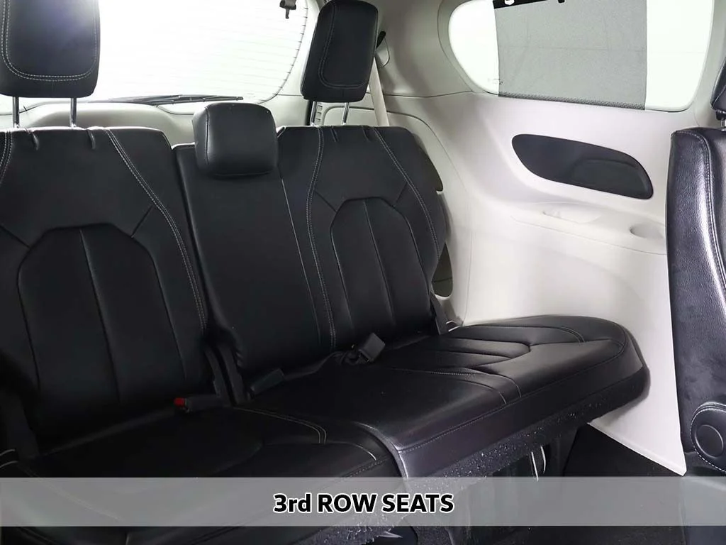 Used 2022 Bright White Clearcoat Chrysler Touring L image 7