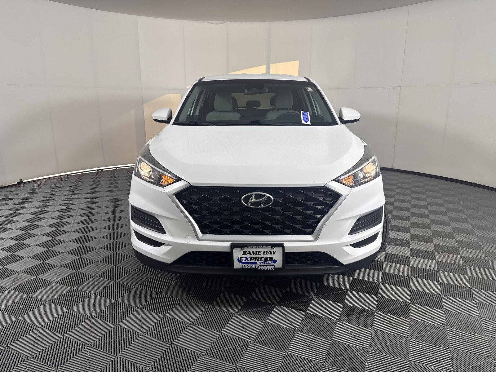Used 2019 White Pearl Hyundai SE image 2
