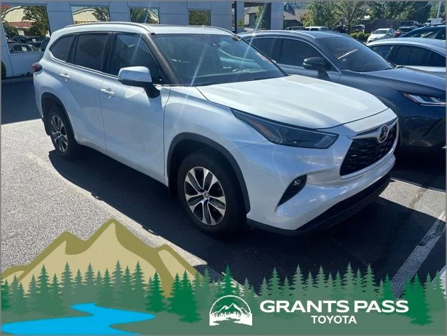 2022 Toyota Highlander XLE 4x4 V6's photo