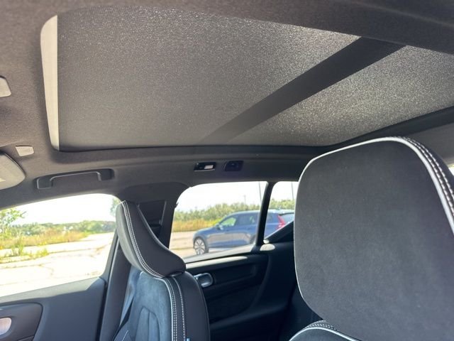 2026 Volvo XC40 Ultra Black Edition - Photo 11