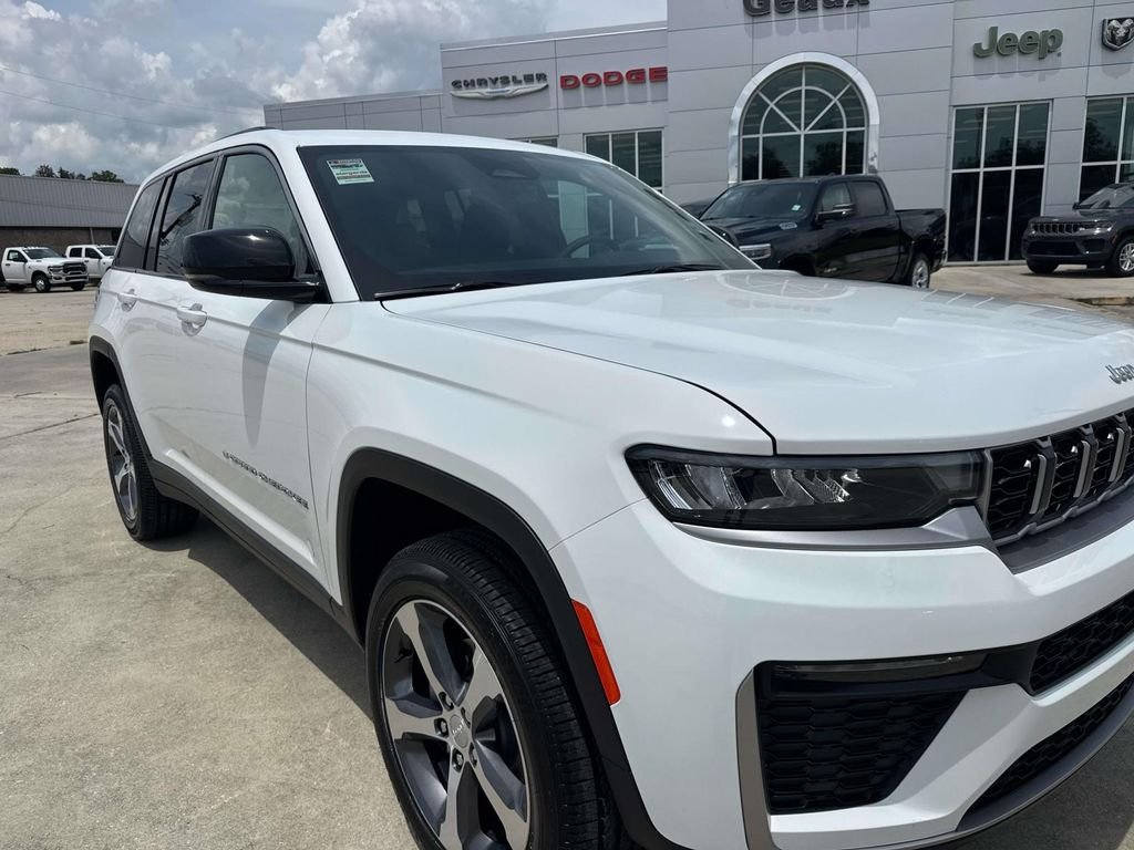 New 2026 Bright White Clear-Coat Exterior Paint Jeep Limited image 2
