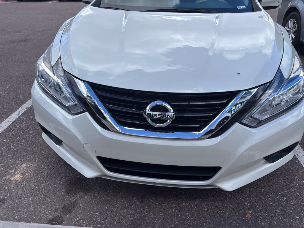 Used 2018 White Nissan 2.5 SV image 6