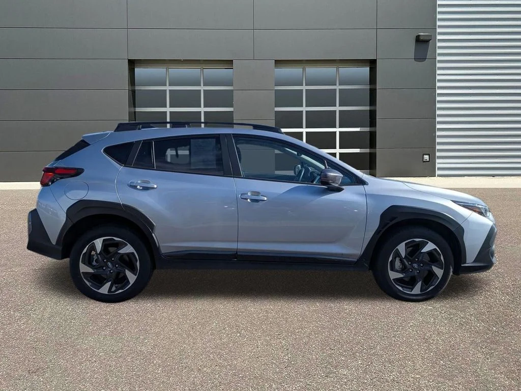Used 2025 Ice Silver Metallic Subaru Limited image 4